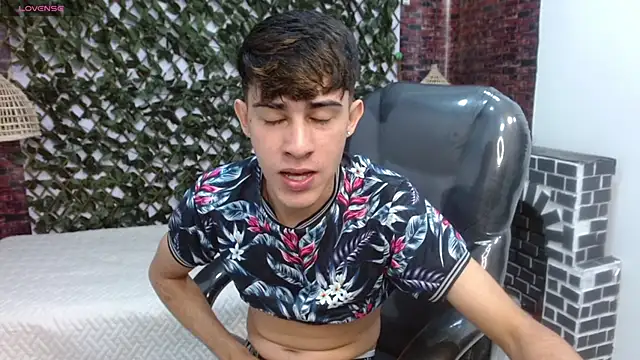 Dyla n18 online show from December 14, 3:18 am