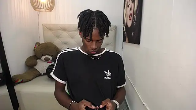 Snapshot of royce_ebony chatting on January 24, 2:28 am royce ebony online show from January 24, 2:28 am