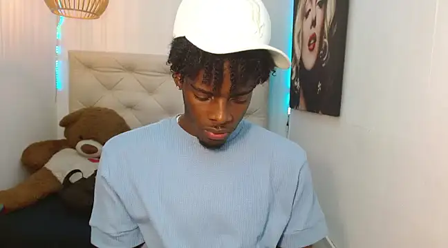 Snapshot of royce_ebony chatting on January 16, 2:30 am royce ebony online show from January 16, 2:30 am