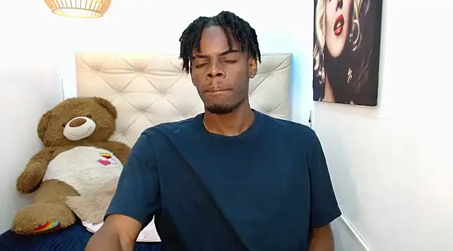 Snapshot of royce_ebony chatting on December 11, 2:54 am royce ebony online show from December 11, 2:54 am