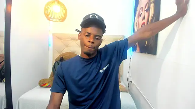 Snapshot of royce_ebony chatting on September 26, 2:42 am royce ebony online show from September 26, 2:42 am