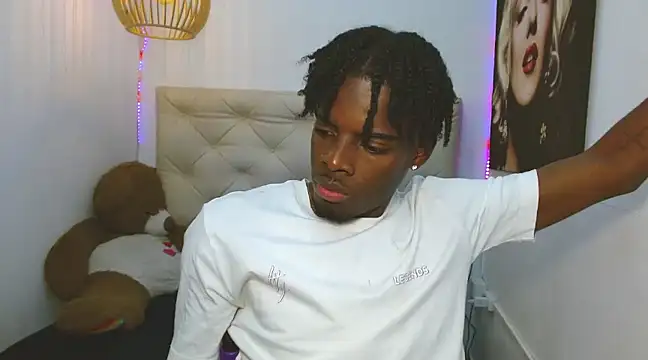 Snapshot of royce_ebony chatting on December 12, 2:48 am royce ebony online show from December 12, 2:48 am