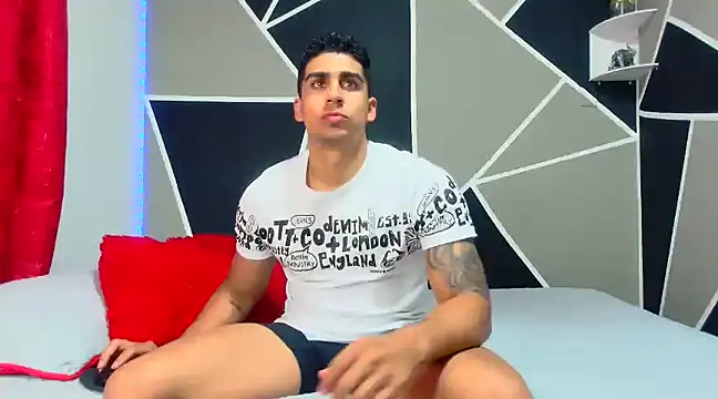 Snapshot of astrom_greyy chatting on January 24, 1:13 am astrom greyy online show from January 24, 1:13 am