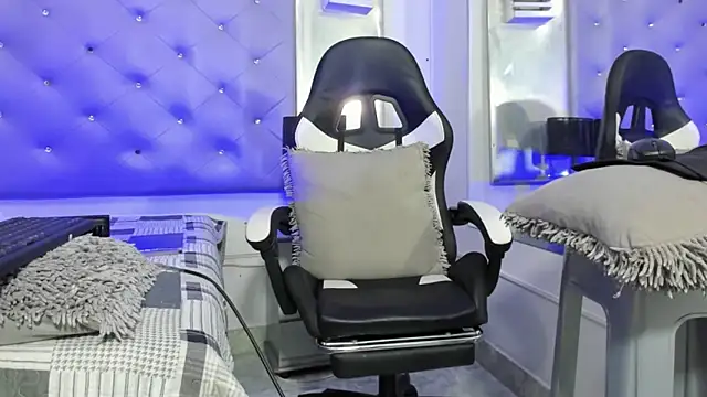 JuanDiegoKing online show from February 13, 2:20 pm