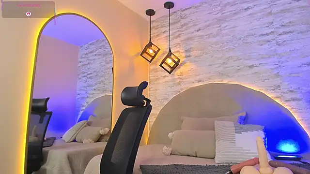 Aron Bolt online show from April 14, 1:06 am