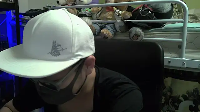 Snapshot of Owl1216 chatting on December 12, 12:33 pm Owl1216 online show from December 12, 12:33 pm