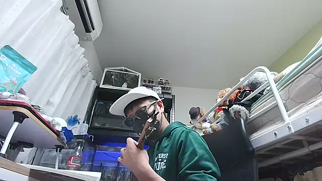 Snapshot of Owl1216 chatting on December 23, 2:07 pm Owl1216 online show from December 23, 2:07 pm