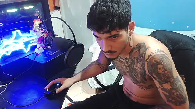 Badboyi1997 online show from October 15, 1:41 pm