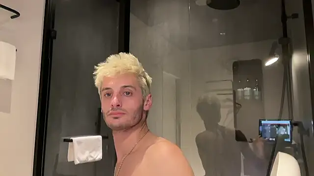 Snapshot of Dylansd chatting on January 16, 8:43 am Dylansd online show from January 16, 8:43 am