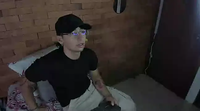 Snapshot of Dereck_Dickson chatting on December 18, 2:38 pm Dereck Dickson online show from December 18, 2:38 pm