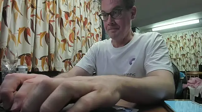 tilobinder online show from January 25, 2:14 pm