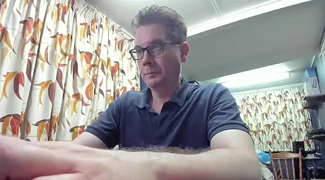 tilobinder online show from January 3, 1:25 pm