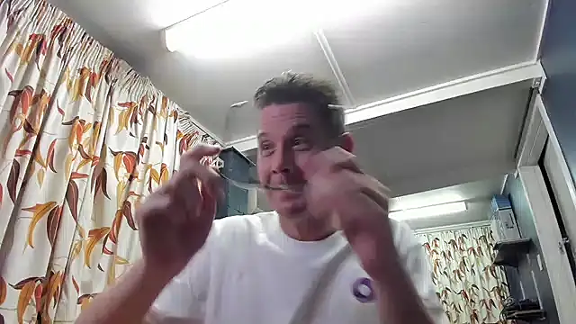 tilobinder online show from December 11, 1:11 pm