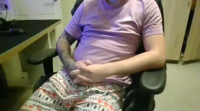 Snapshot of realityyshowww chatting on December 30, 5:55 pm realityyshowww online show from December 30, 5:55 pm