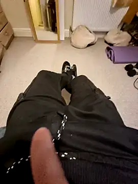 Snapshot of realityyshowww chatting on December 12, 5:59 pm realityyshowww online show from December 12, 5:59 pm