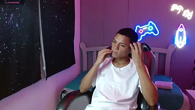 OwenStone  online show from December 10, 7:54 pm