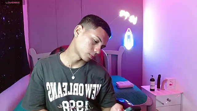 OwenStone  online show from December 9, 7:57 pm