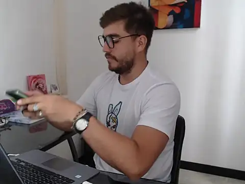 Dylanwish online show from December 2, 7:14 pm