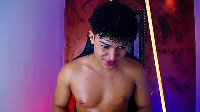 Snapshot of jamescurli_ chatting on March 6, 5:46 am jamescurli  online show from March 6, 5:46 am