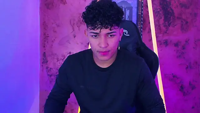 Snapshot of jamescurli_ chatting on January 23, 4:09 am jamescurli  online show from January 23, 4:09 am