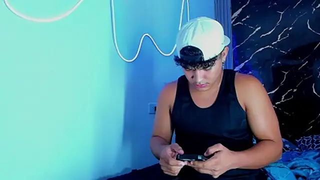 Snapshot of jamescurli_ chatting on October 20, 5:39 pm jamescurli  online show from October 20, 5:39 pm