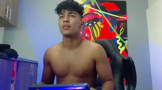Snapshot of jamescurli_ chatting on December 28, 5:02 am jamescurli  online show from December 28, 5:02 am