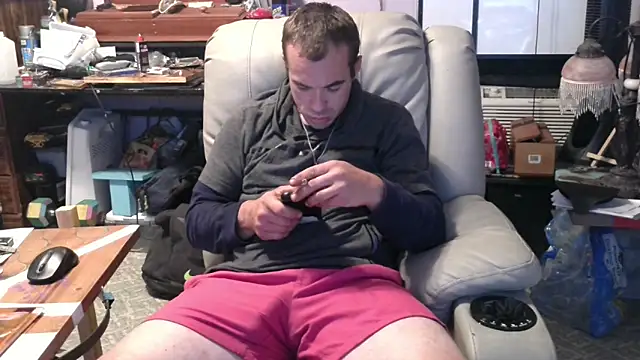 ScubaStevex online show from October 16, 9:28 am