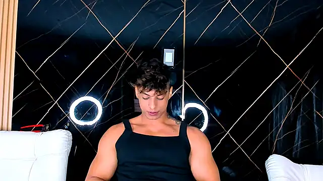 Snapshot of Owen_Muzcle chatting on October 2, 4:38 am Owen Muzcle online show from October 2, 4:38 am