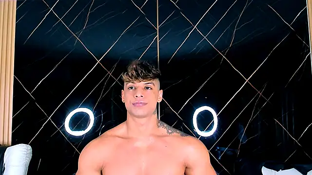 Snapshot of Owen_Muzcle chatting on October 24, 5:31 am Owen Muzcle online show from October 24, 5:31 am