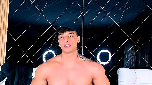 Snapshot of Owen_Muzcle chatting on October 8, 10:08 am Owen Muzcle online show from October 8, 10:08 am