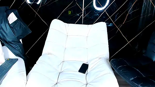 Snapshot of Owen_Muzcle chatting on October 16, 4:42 am Owen Muzcle online show from October 16, 4:42 am