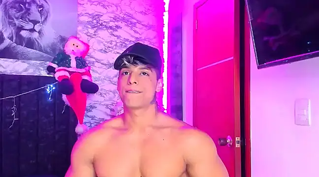 Snapshot of Owen_Muzcle chatting on December 4, 4:10 am Owen Muzcle online show from December 4, 4:10 am