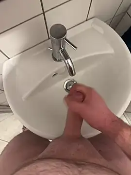 Snapshot of Abenteuerman chatting on December 23, 6:44 am Abenteuerman online show from December 23, 6:44 am