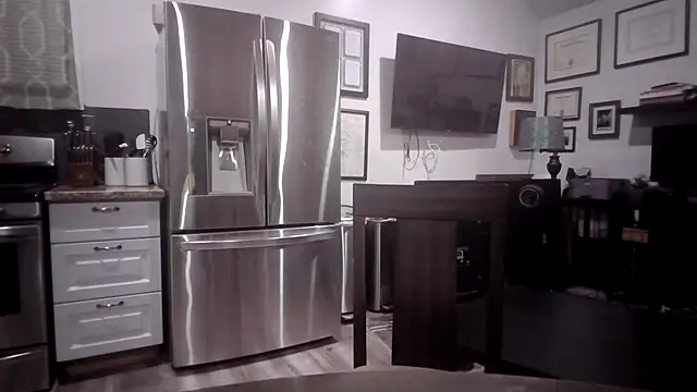 Snapshot of LARawAlways2 chatting on March 18, 6:50 am LARawAlways2 online show from March 18, 6:50 am