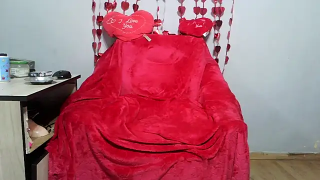 Snapshot of kisandgioni chatting on February 18, 5:44 pm kisandgioni online show from February 18, 5:44 pm