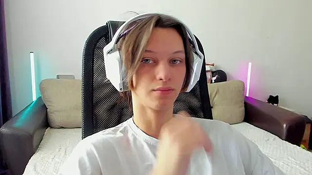 Ostin meow online show from February 13, 5:13 am