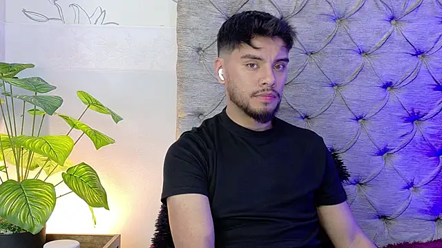 Tommidubois online show from September 21, 1:39 am