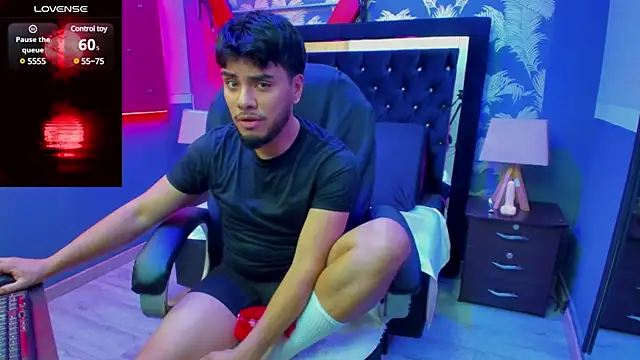 Tommidubois online show from December 13, 8:04 pm