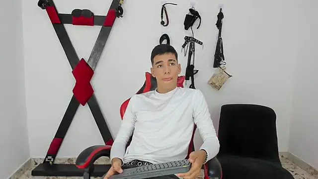 Harry LatinBoy online show from November 10, 7:30 pm