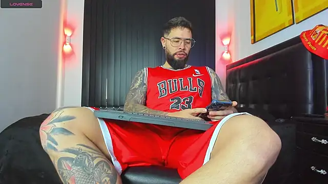 connor santtos online show from March 8, 3:11 pm