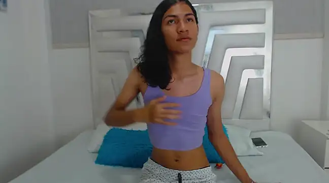 Snapshot of _lexx1e chatting on December 16, 1:32 pm  lexx1e online show from December 16, 1:32 pm