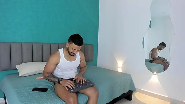 Snapshot of bruno_miller_ chatting on March 19, 9:27 pm bruno miller  online show from March 19, 9:27 pm