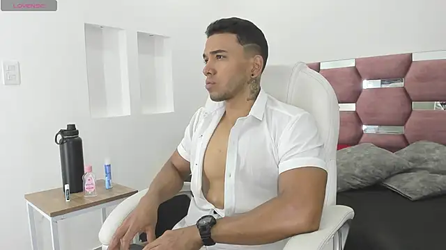 Snapshot of bruno_miller_ chatting on December 9, 9:01 pm bruno miller  online show from December 9, 9:01 pm
