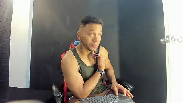 Snapshot of bruno_miller_ chatting on December 19, 8:23 pm bruno miller  online show from December 19, 8:23 pm