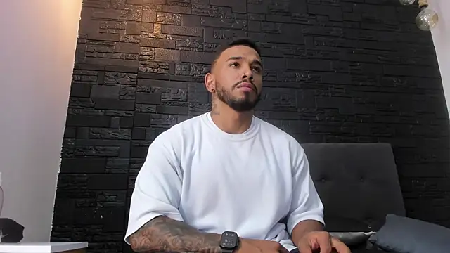 Snapshot of bruno_miller_ chatting on October 1, 7:18 pm bruno miller  online show from October 1, 7:18 pm