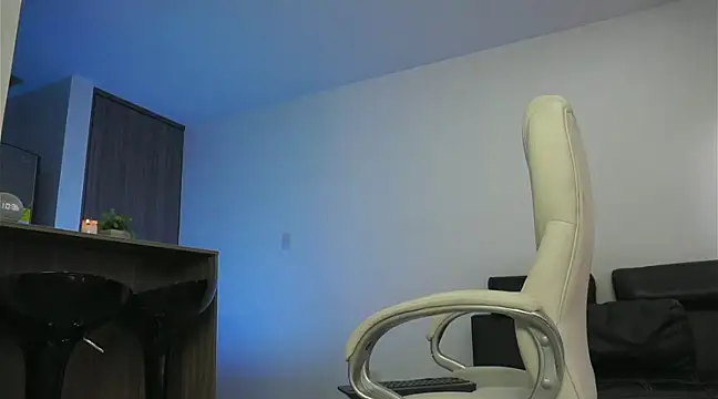 Snapshot of devin_hunter1 chatting on December 12, 3:37 pm devin hunter1 online show from December 12, 3:37 pm