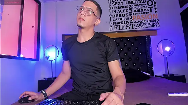 JoshMillerr  online show from March 9, 7:37 pm