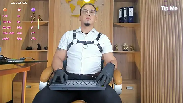 JoshMillerr  online show from June 13, 7:23 pm