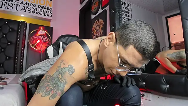 JoshMillerr  online show from July 9, 12:09 pm