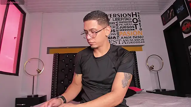 JoshMillerr  online show from March 18, 7:44 pm